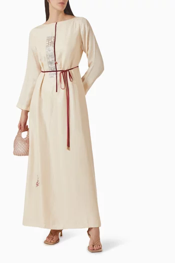 قفطان بحزام حرير بلون باهت