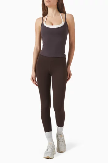 بلوزة بحمالة حول الرقبة وحمالات كتف