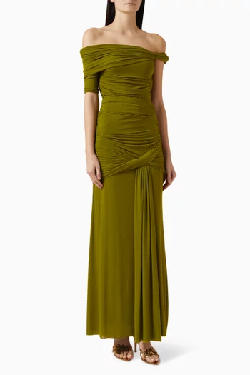 فستان البا بأكتاف مكشوفة