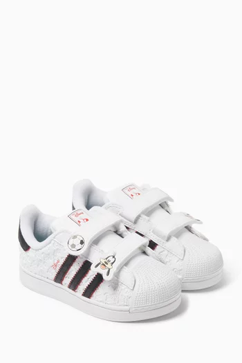 سنيكرز سوبر ستار II بتصميم سهل الارتداء للرضع أديداس × ديزني