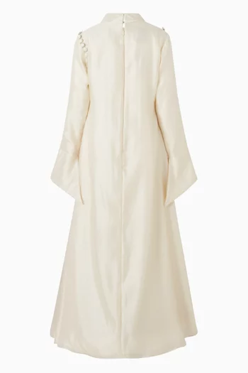 فستان طويل بياقة عالية