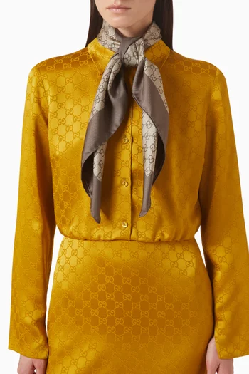 وشاح مربع بنقشة حرير تويل