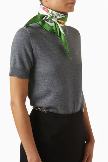 وشاح بتصميم ماسة مزين بنقشة زهور حرير تويل