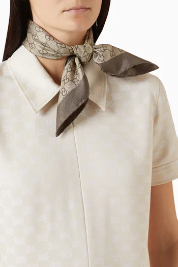 وشاح مربع بنقشة حرير تويل