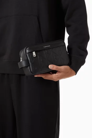 Dopp Kit Wash Bag in Smooth Leather