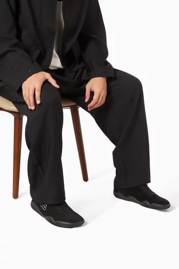 Motus Studio Sneakers in Suede