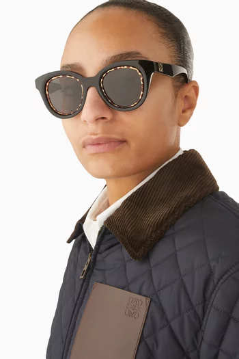 نظارة شمسية ميني بشعار الماركة وإطار فراشة أسيتات