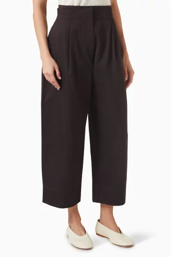 بنطال قطن بقصة قصيرة ومنفوخة