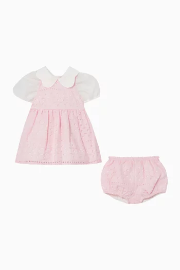 فستان بأكمام منفوخة وسروال تحتي