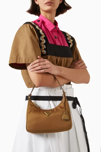 حقيبة كتف ميني نايلون معاد تدويره وجلد سافيانو، إعادة إصدار عام 2005