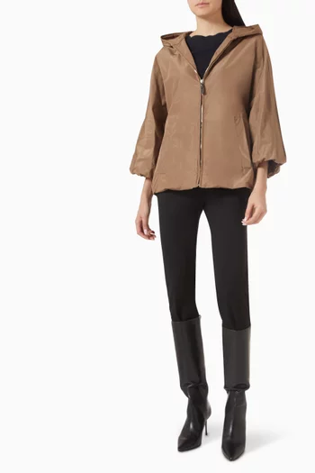 جاكيت بانتون بغطاء رأس