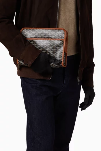 حقيبة مستحضرات تجميل ميزون جويفانس بنقشة حرفي MM غير مستعملة