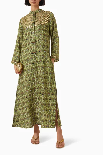 قفطان بتطريزات عاكسة للضوء