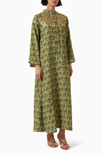 قفطان بتطريزات عاكسة للضوء