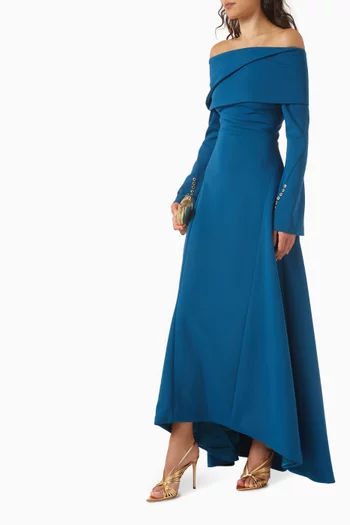 فستان سهرة بأكتاف مكشوفة وتطريزات