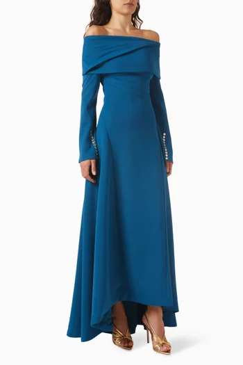 فستان سهرة بأكتاف مكشوفة وتطريزات