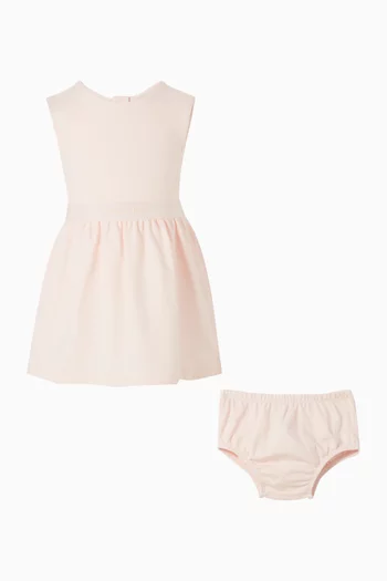 فستان بشريط بشعار الماركة