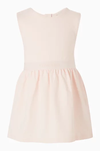 فستان بشريط بشعار الماركة