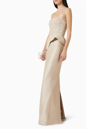 فستان سهرة بتصميم جرس مزين بتطريزات ميكادو