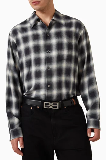 حزام بوجهين وإبزيم على شكل حرفي B جلد