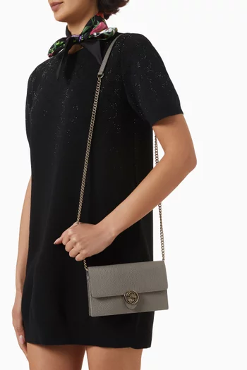 حقيبة دولار صغيرة بسلسلة وشعار حرفي GG متداخلين جلد