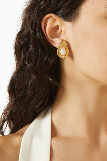 أقراط بمشبك مرصعة بلؤلؤ صناعي من الثمانينيات