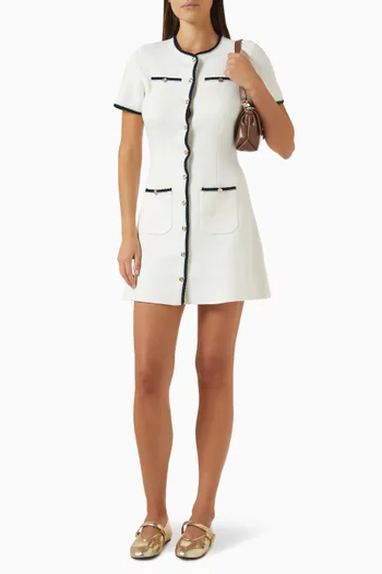 فستان قصير بحواف بلون مغاير ومنسوج