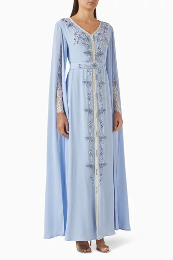 قفطان بحزام وتطريزات