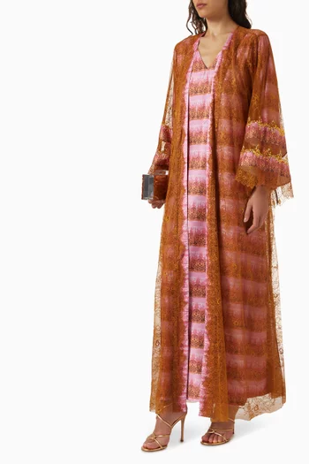 قفطان بتطريزات دانتيل