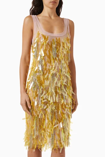 فستان شاني متوسط الطول مزين بتطريزات تول