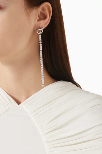 أقراط متدلية طويلة مرصعة بالكريستال ومزينة بشعار جانشيني