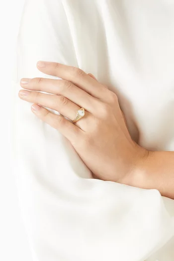 Baby Chevaliere Poire Berlingot Nacre Ring in 9kt Yellow Gold
